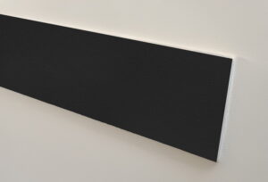 LISSE PROTECTION PVC RR200 - AVEC ADHESIF 2mm 200mm 3,66m NOIR