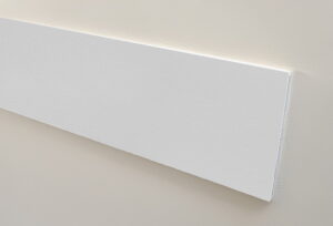 LISSE PROTECTION PVC RR200 - AVEC ADHESIF 2mm 200mm 3,66m BLANC