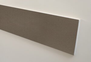 LISSE PROTECTION PVC RR200 - AVEC ADHESIF 2mm 200mm 3,66m MARRON