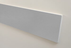 LISSE PROTECTION PVC RR200 - AVEC ADHESIF 2mm 200mm 3,66m ARGENT